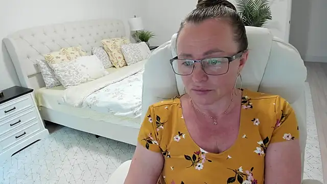 Vika73 live cam on StripChat
