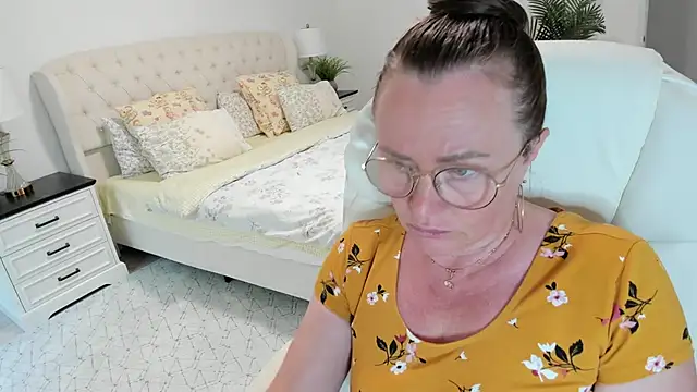 Vika73 live cam on StripChat