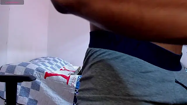 Tommy_Bred live cam on StripChat