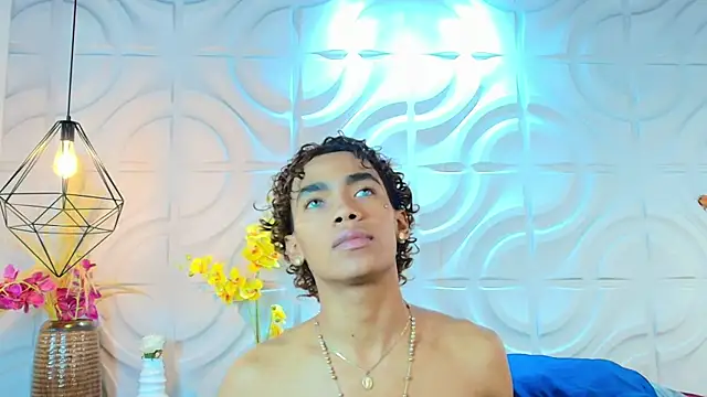 AlanCutee webcam