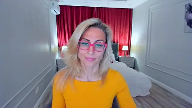 MuseOfStage live cam on StripChat