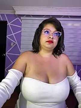 MiiaaJoness webcam
