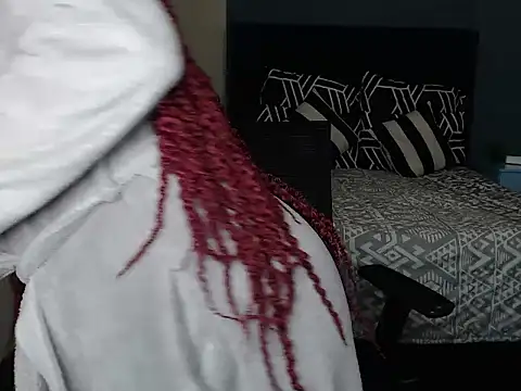 QUEENMANDYY live cam on StripChat