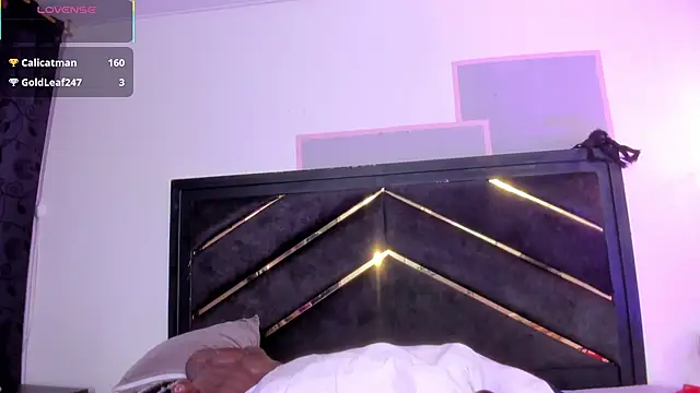 april_jones05 live cam on StripChat