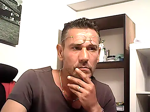 mastercharisma35 (Ask my age) - like tips pls....
