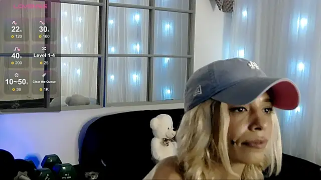 SarahRaynex webcam