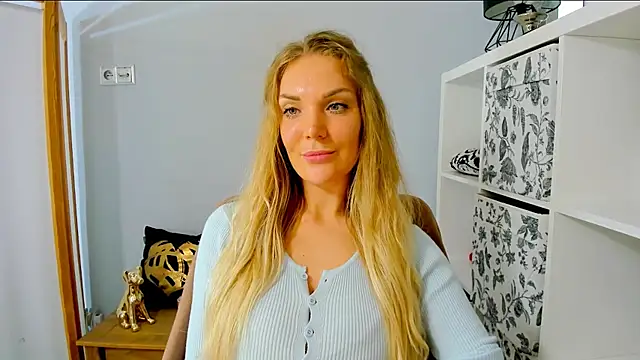 AulloraHoney webcam