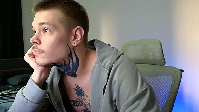 DENIS_HERE live cam on StripChat