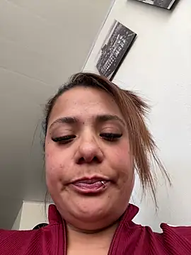 Pretty__Milf webcam