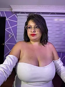 miiaajoness - MiiaaJoness's free webcam - UK Sex Cams