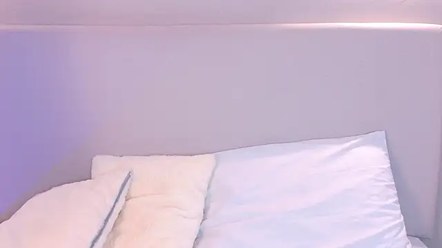 NaomiKlarc webcam