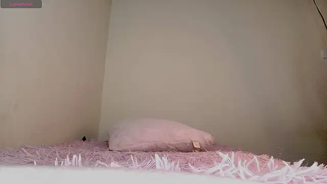 Nadine_Nassib webcam
