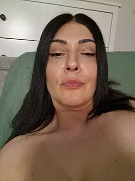 AryaSummersReal webcam