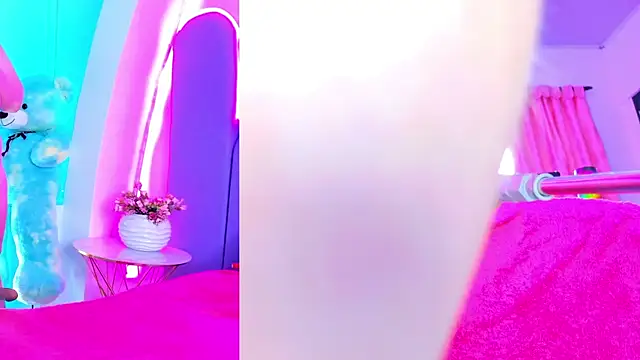 NathaxaLeans webcam