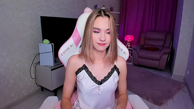 EllaCurtis live cam on StripChat