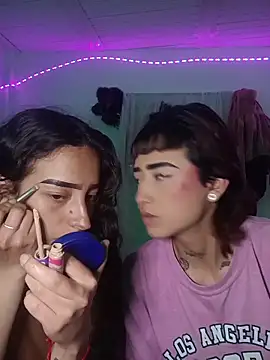 AlexxaAndRileyy webcam