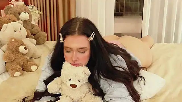 UR_MADDY_ONLINE webcam