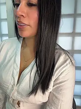 sofia_convers (F milf) - make me ,let me tremble my legs 💦🥵