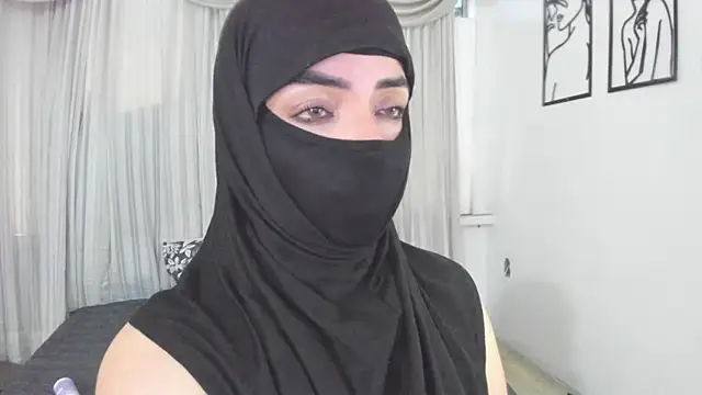 Uzra_hayed live cam on StripChat