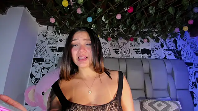 LucyRosse live cam on StripChat