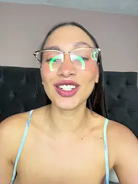 evangelineroos (F young) - suck toy in my big tits