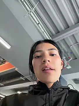 ema_rose_ (F young) - Show tits un gym 🔥❤️