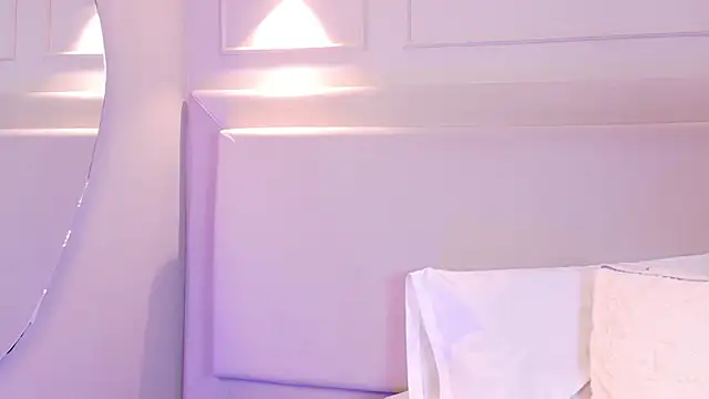 NaomiKlarc webcam