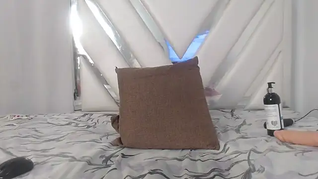 AlannaHarper webcam
