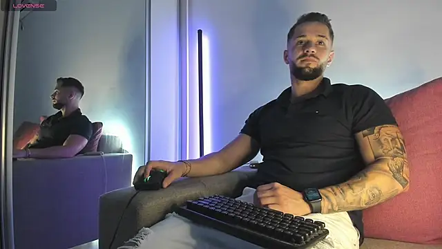 nicholasX1 live cam on StripChat