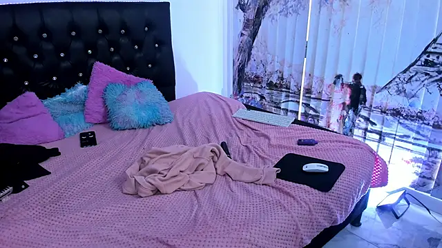 valeria_and_zoe (G teen) - spank ass x 8 +kisses