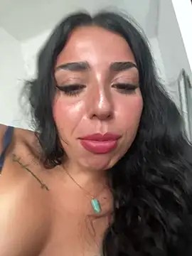 sweetbrunette22 webcam