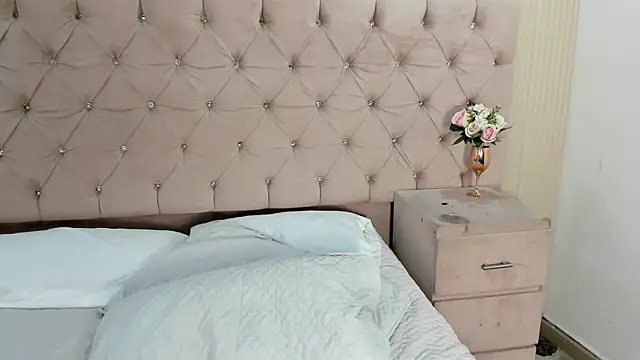 ZarinaWynne webcam
