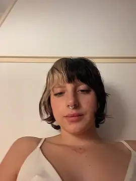 MikaScarlet webcam