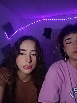 AlexxaAndRileyy webcam