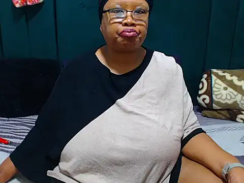 BUSTYTUMIXX23 webcam