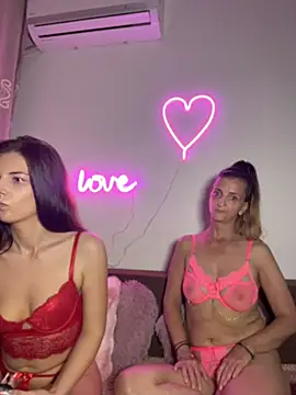 Sabrinedivinee live cam on StripChat