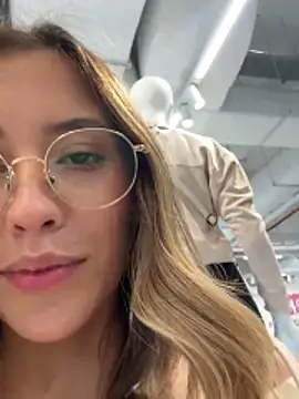 fanyabbey (F teen) - Fingering my wet pussy