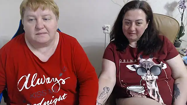 lindy-jeanie (G milf) - boobs and ass 2 women