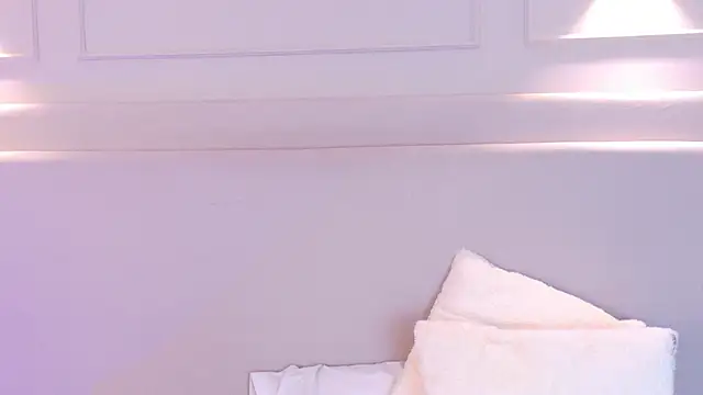 NaomiKlarc webcam