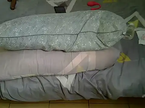 Pearl_petite webcam