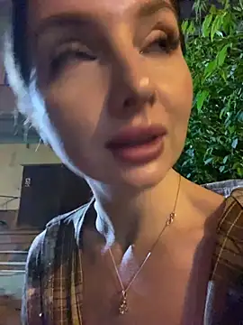 KrisMagnoly live cam on StripChat