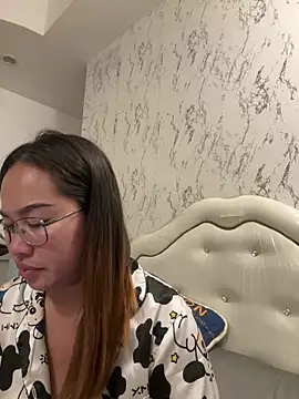 Ponthip live cam on StripChat