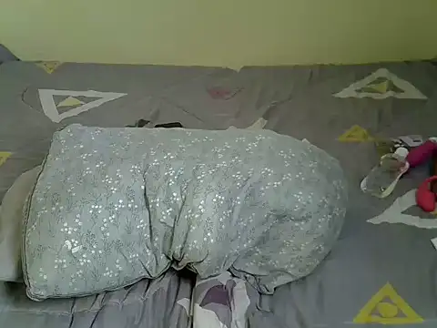 Pearl_petite webcam
