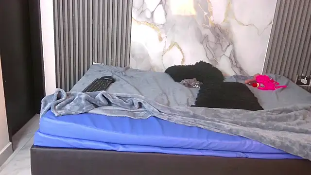LunandCarlos webcam
