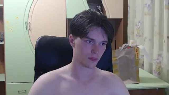 arthur___king (M twink) - take off pants