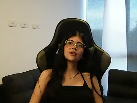 Mia_Storm18 webcam