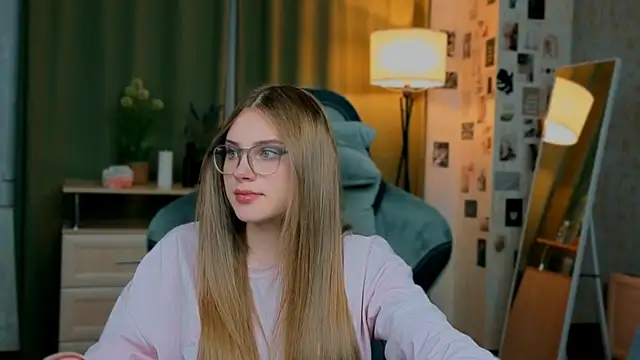 yourbeautyarya webcam
