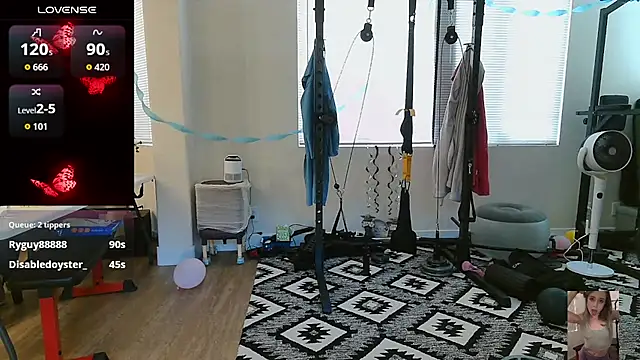 Blondiewithanass webcam