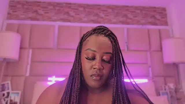 ShaniaBrownn webcam