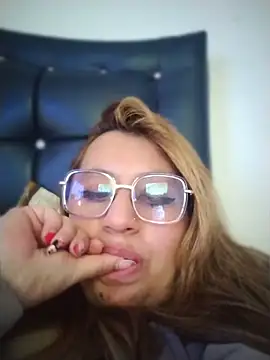 Lola_scott live cam on StripChat